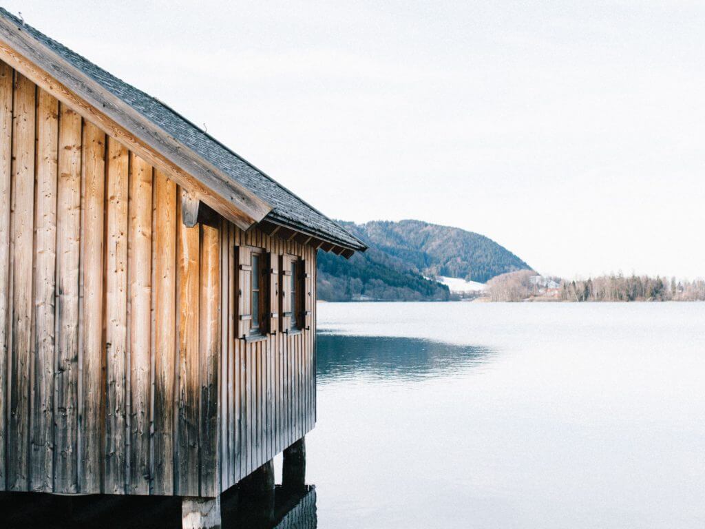Eigenleistungen beim Eigenheim - Haus aus Holz am See